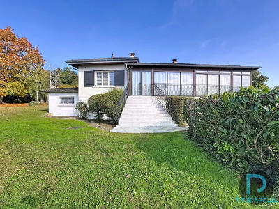 Maison - 250 m² - 8 pièces