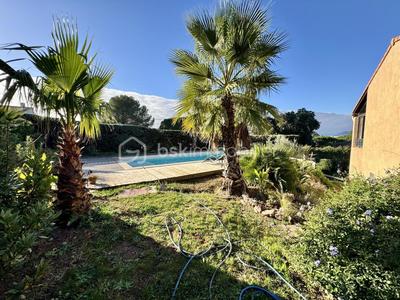 Demeure - 165 m² - 9 pièces