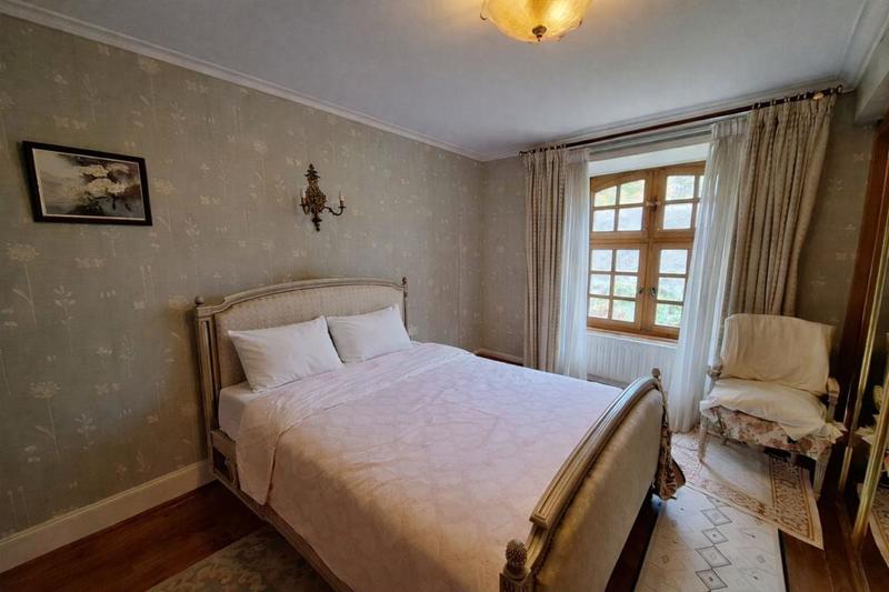 Propriété - 277 m² - 9 pièces