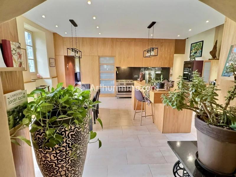 Maison - 700 m² - 12 pièces