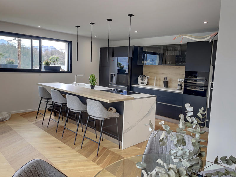 Villa - 218 m² - 6 pièces