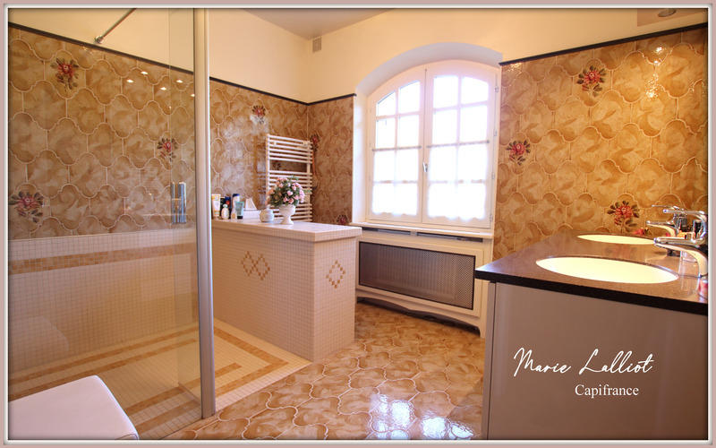 Maison - 343 m² - 12 pièces