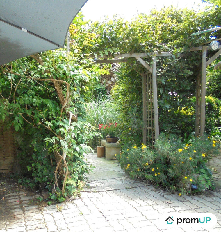 Maison - 300 m² - 12 pièces