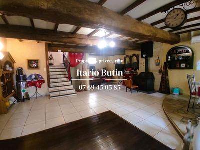 Maison - 205 m² - 7 pièces