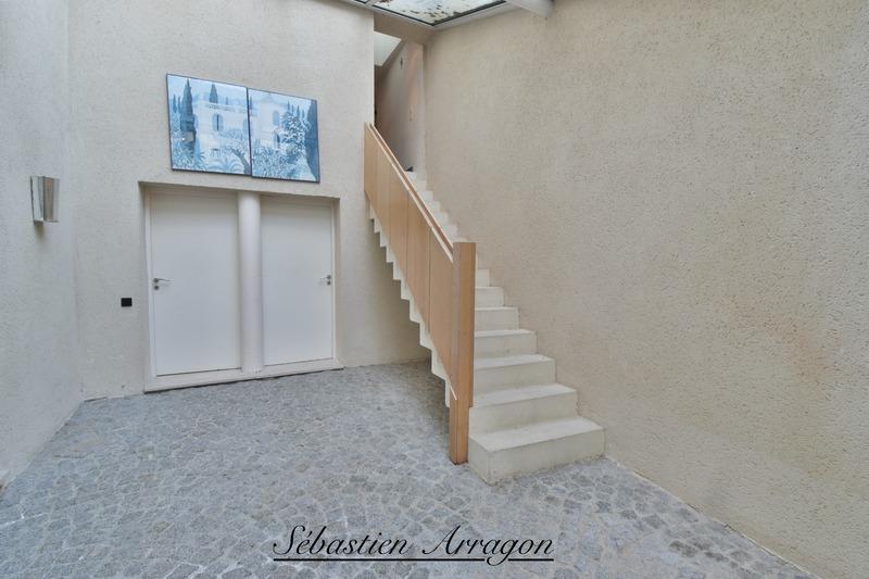 Maison - 460 m² - 14 pièces