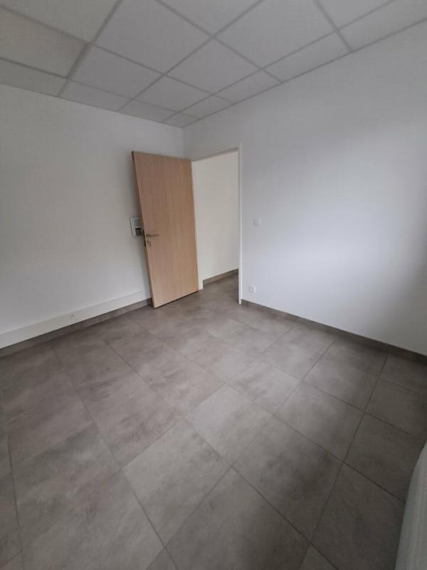 Local d'activité / Entrepôt - 200 m²