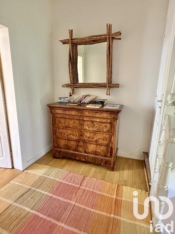 Maison - 202 m² - 9 pièces