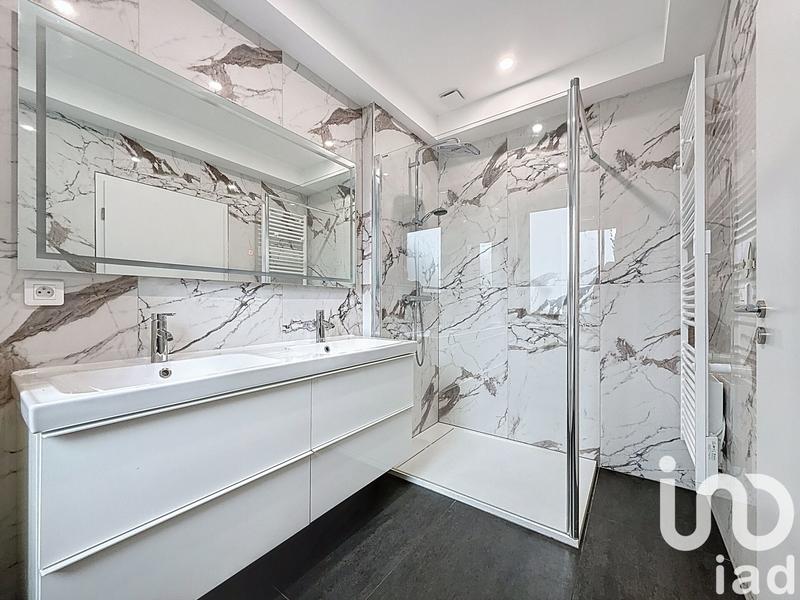 Maison - 230 m² - 6 pièces