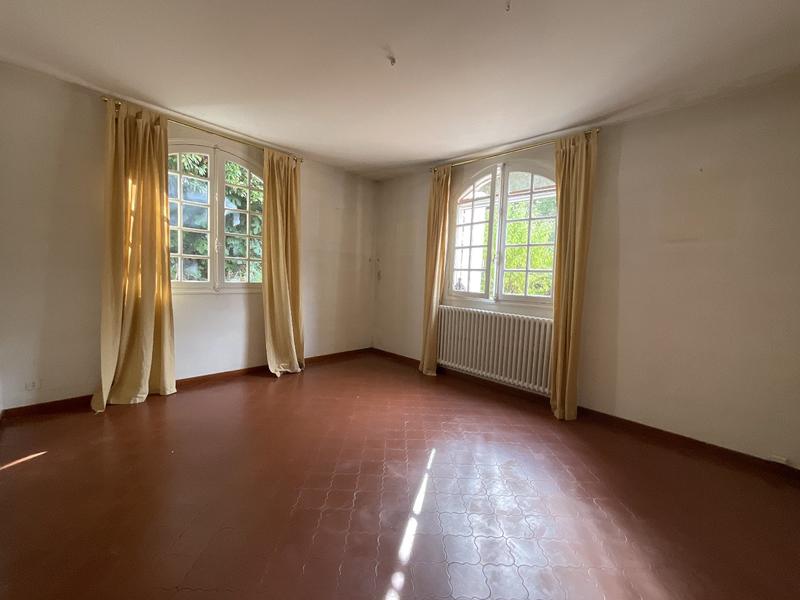Maison - 216 m² - 6 pièces