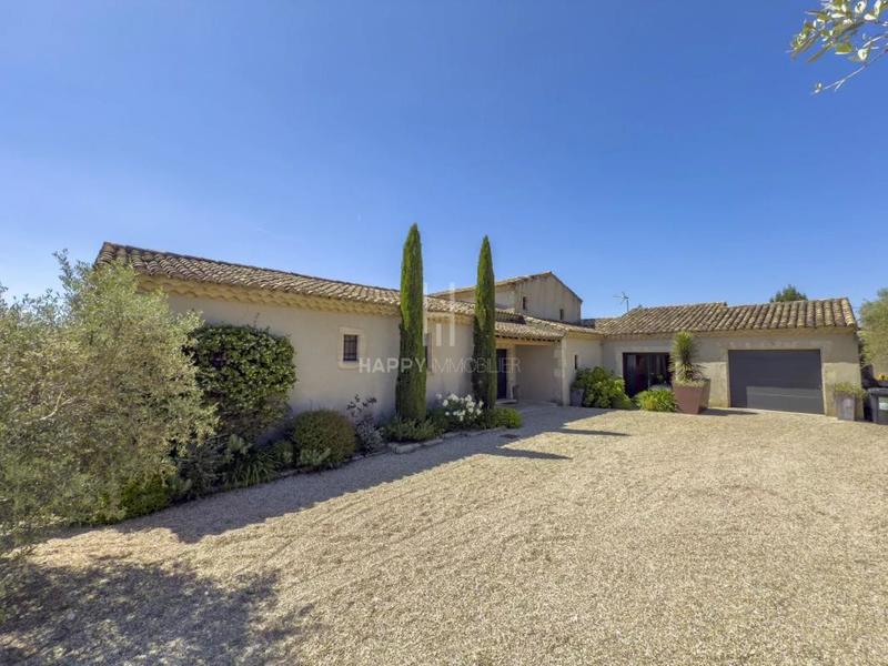 Propriété - 240 m² - 9 pièces