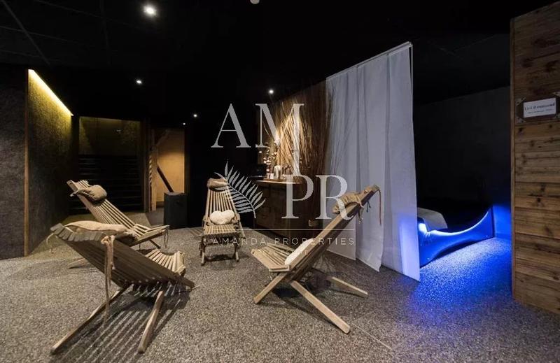 Châlet - 900 m² - 14 pièces