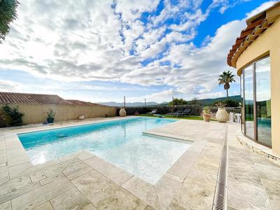 Maison - 211 m² - 8 pièces