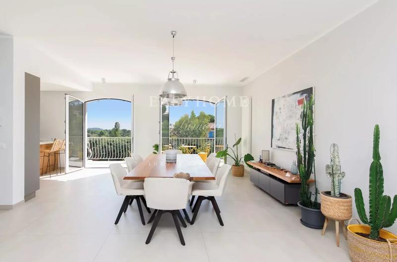 Maison - 300 m² - 8 pièces