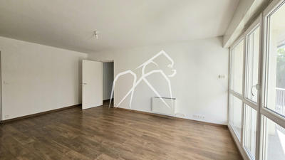 Appartement - 100 m² - 4 pièces