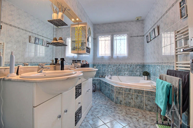 Maison - 160 m² - 6 pièces