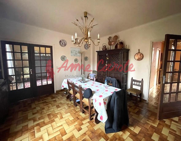 Maison - 218 m² - 7 pièces