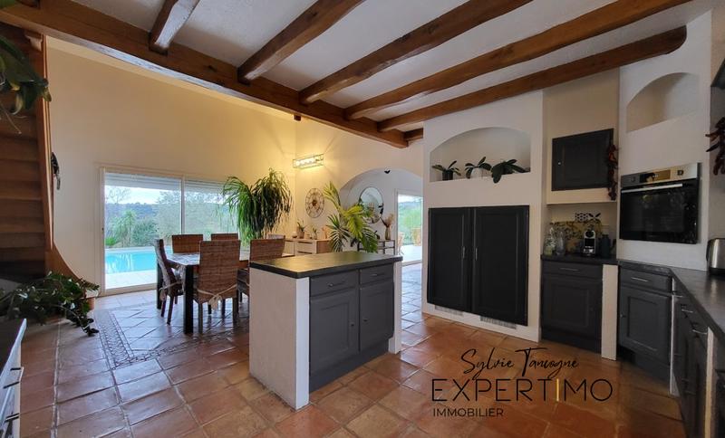 Maison - 212 m² - 6 pièces