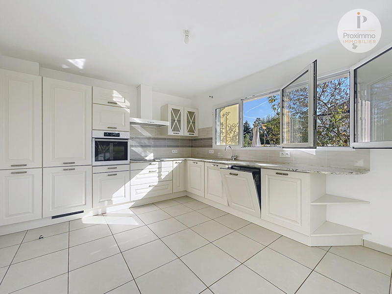 Maison - 200 m² - 7 pièces