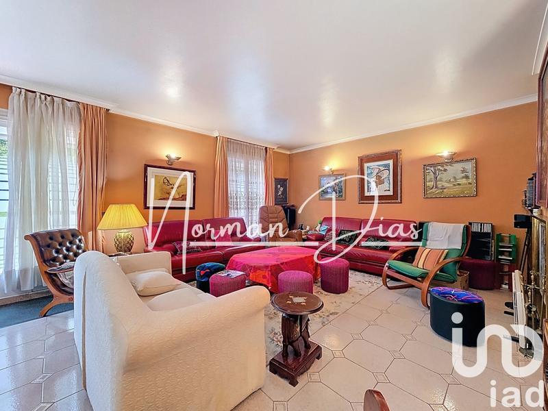 Maison - 238 m² - 9 pièces