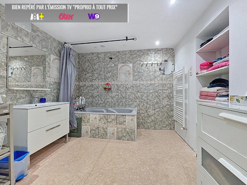 Maison - 222 m² - 9 pièces