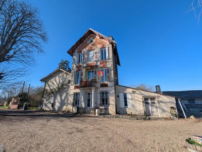 Maison - 290 m² - 6 pièces