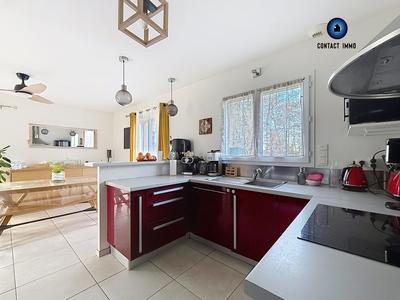 Maison - 92 m² - 4 pièces