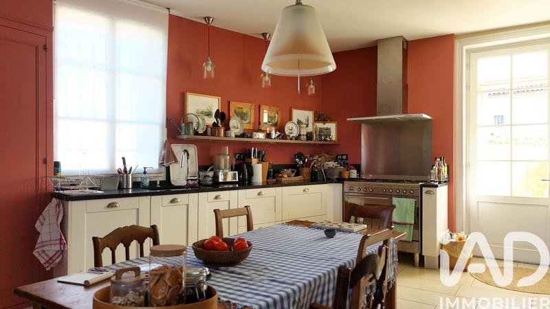 Maison - 335 m² - 10 pièces