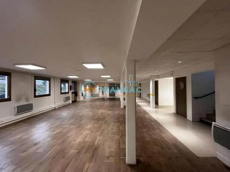 Local d'activités - 1 730 m²