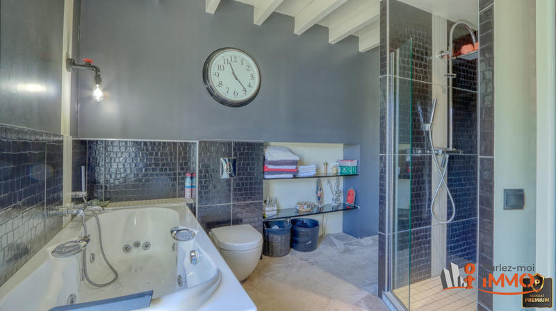 Maison - 270 m² - 11 pièces