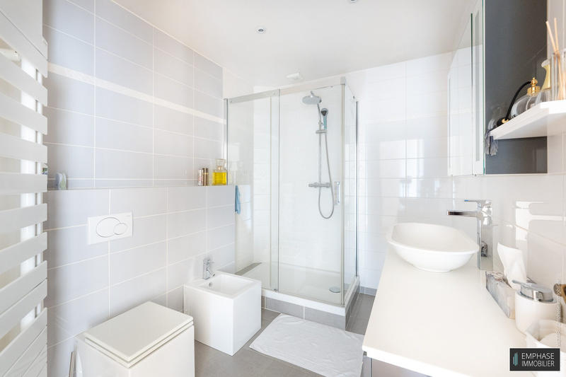 Maison contemporaine - 258 m² - 6 pièces