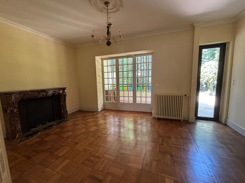 Maison - 220 m² - 8 pièces