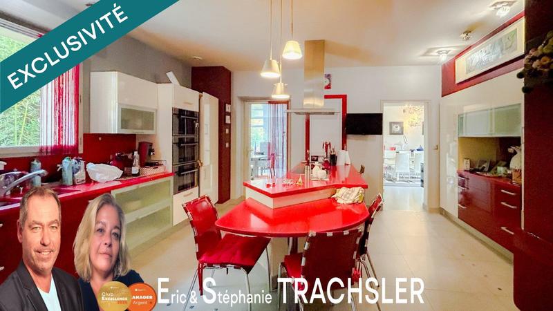 Maison - 445 m² - 10 pièces