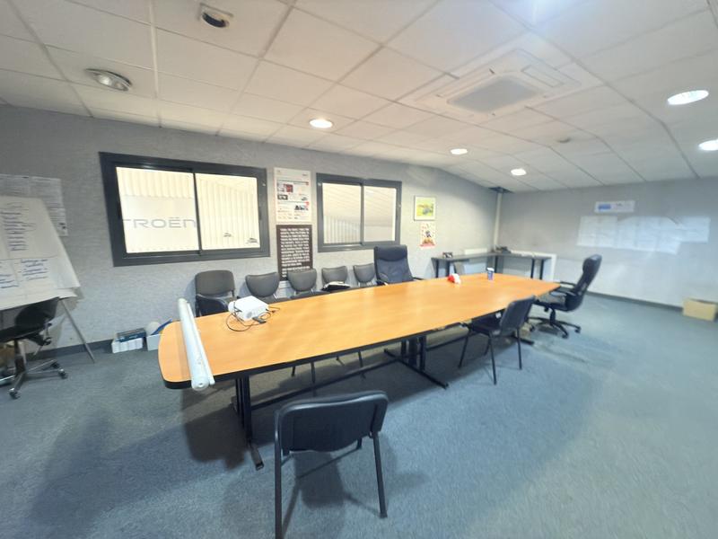 Local commercial - 2 654 m² - 10 pièces