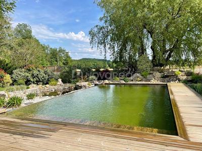 Propriété - 310 m² - 8 pièces