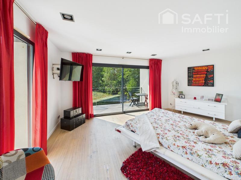 Maison - 390 m² - 9 pièces