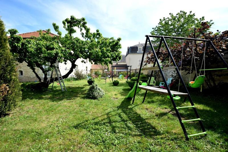 Maison chambre d'hôtes - 309 m² - 12 pièces