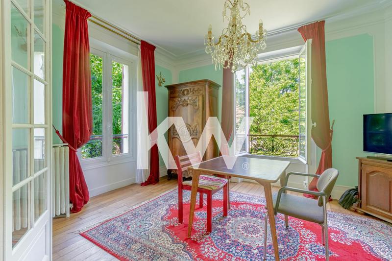 Maison - 256 m² - 9 pièces