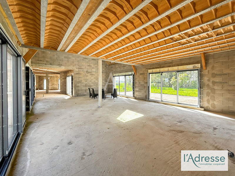 Maison - 250 m² - 7 pièces