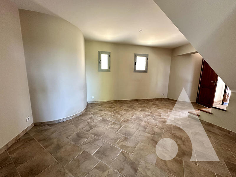 Maison - 226 m² - 8 pièces