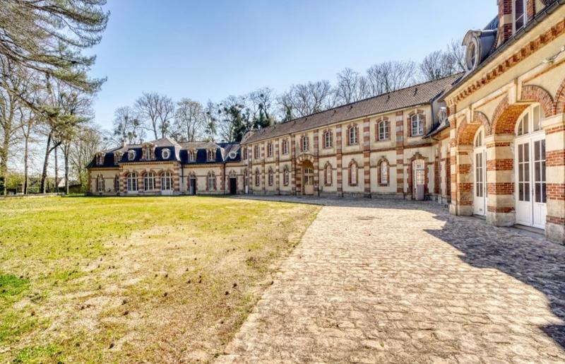 Manoir - 1 850 m² - 30 pièces