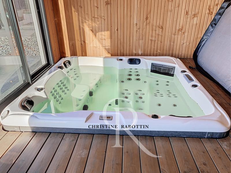 Maison - 277 m² - 5 pièces