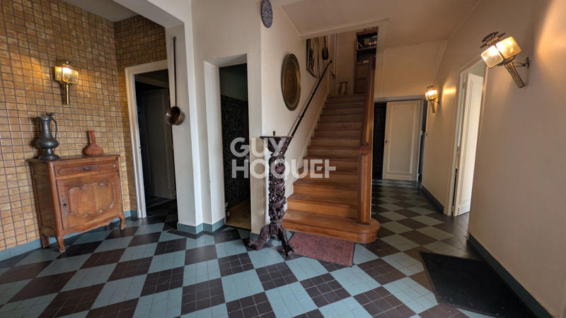 Maison - 231 m² - 8 pièces