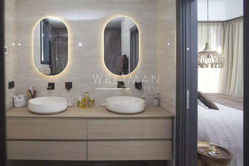 Maison - 220 m² - 7 pièces