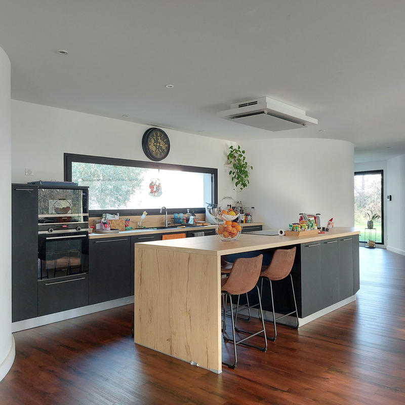 Maison - 216 m² - 7 pièces