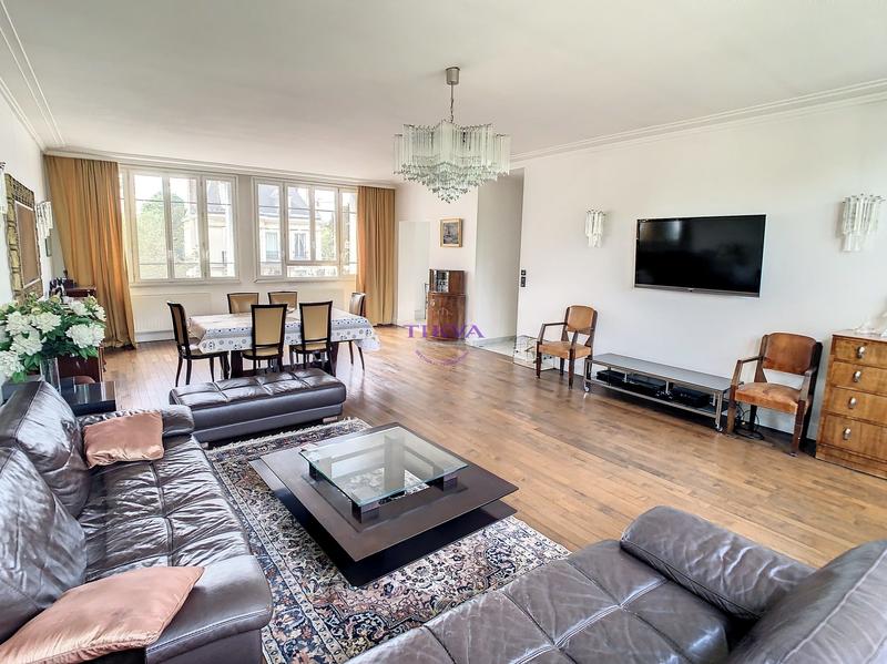 Maison - 530 m² - 12 pièces