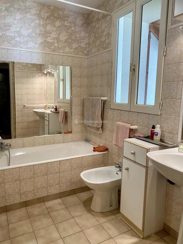 Maison - 198 m² - 7 pièces