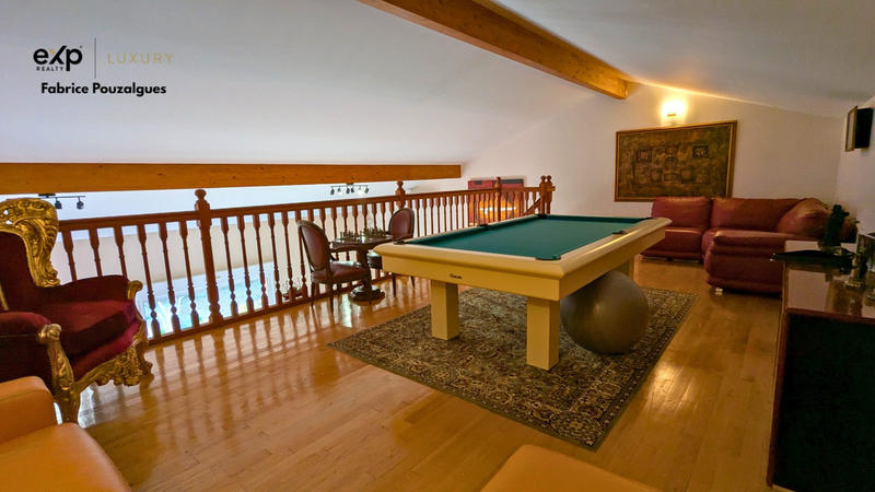 Maison - 225 m² - 7 pièces