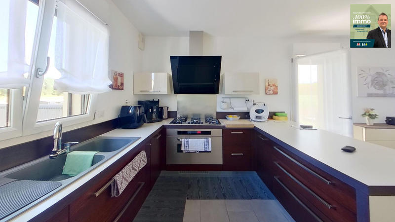 Maison - 260 m² - 6 pièces