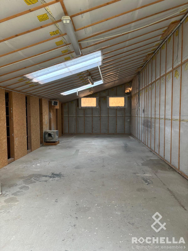 Entrepôt - 1 084 m²