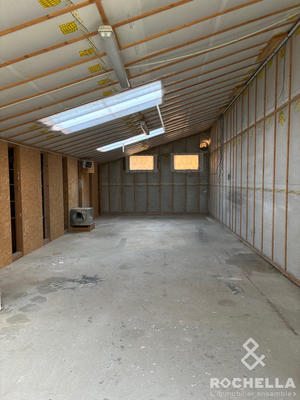 Entrepôt - 1 084 m²